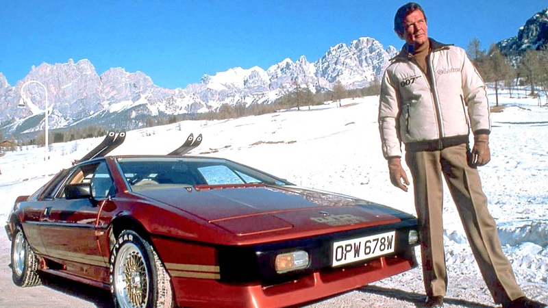 Illustration for article titled Estos fueron los icónicos coches que acompañaron a Roger
Moore como James Bond